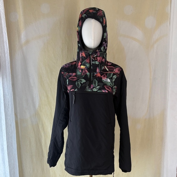 The North Face Down Pull Over - Picture 2 of 5